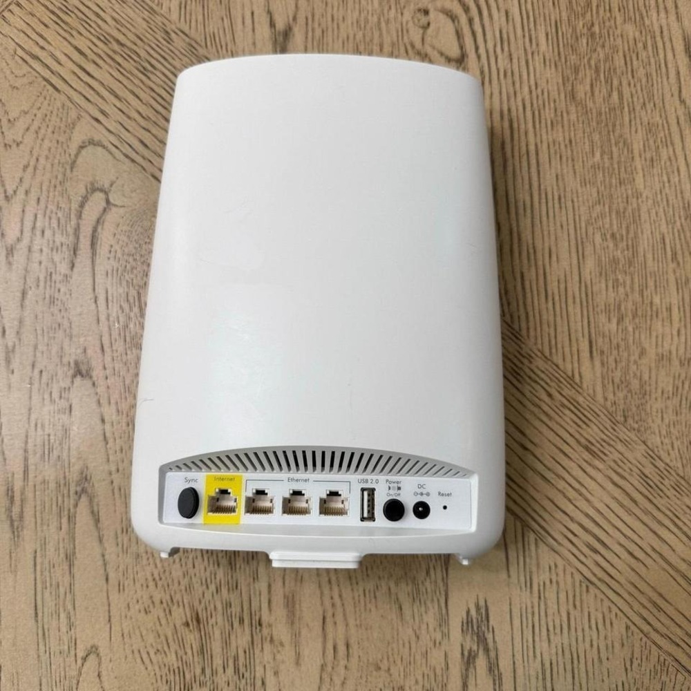 NETGEAR Orbi Router RBR50 with Power Cord - Picture 5 of 7